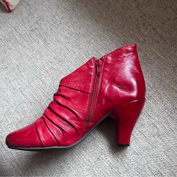 Miz Mooz Erica red leather zip up booties ankle boots size 9 - Picture 2 of 10